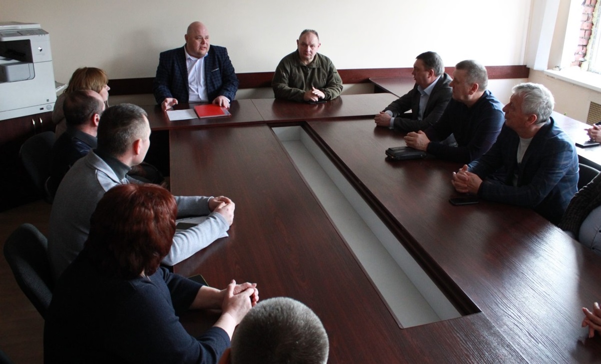 Микола Стефанчук під час зустрічі із керівниками медзакладів області
