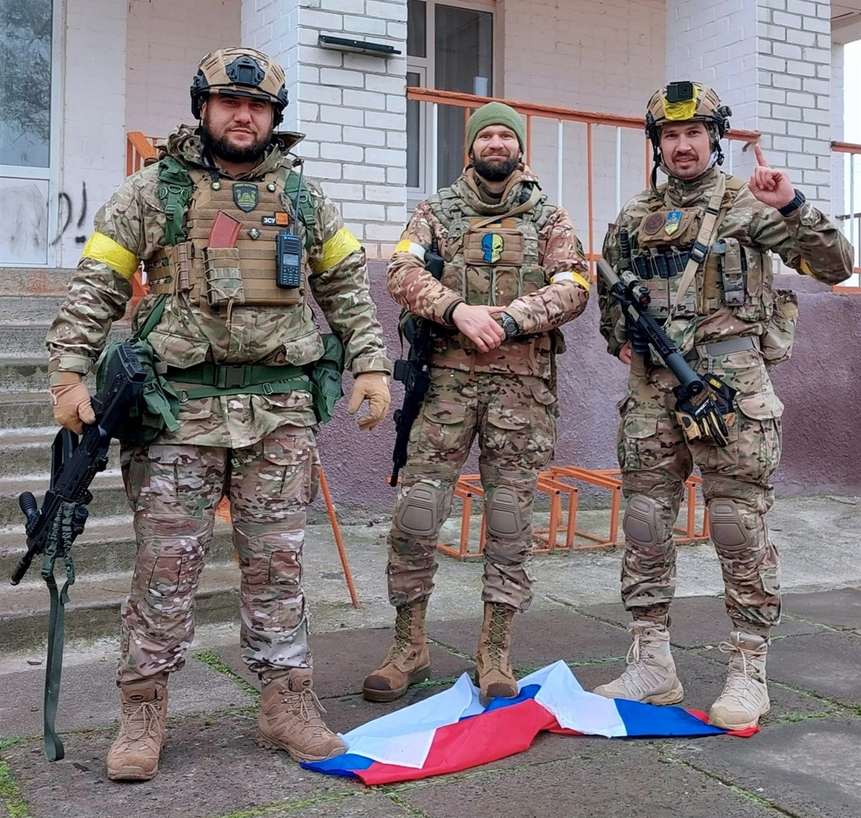 Андрій Михайлов із побратимами