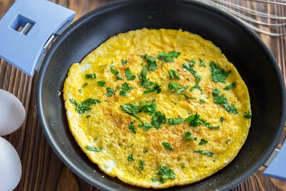 Яєчня з черемшею і сиром