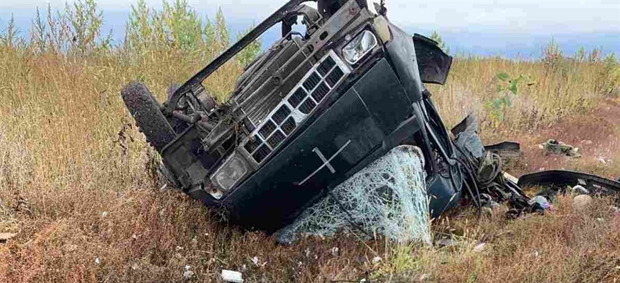Те, що залишилося від автомобіля військових. 