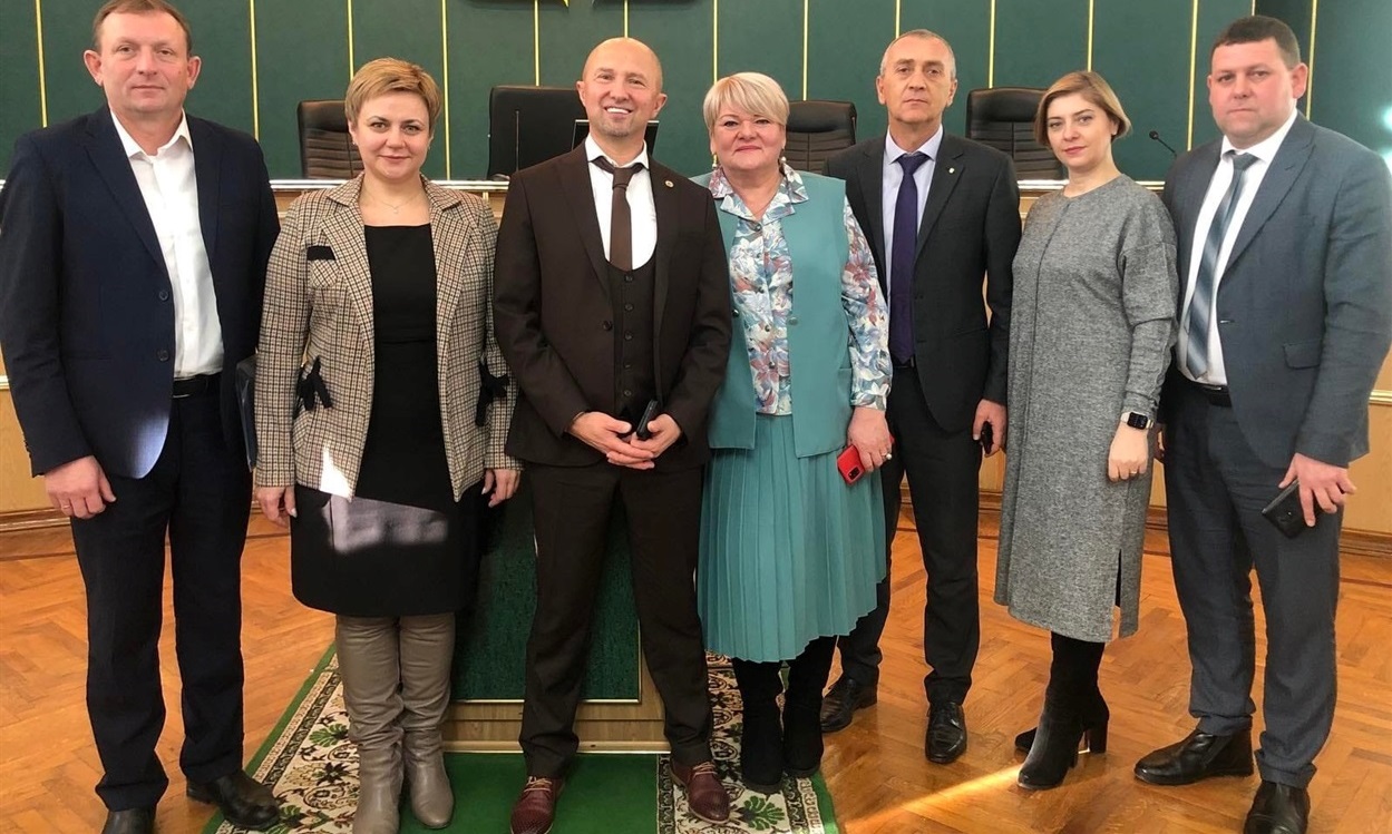 Начальники відділів освіти Городоцької, Полонської, Чемеровецької, Волочиської, Старосинявської, Закупненської та Летичівської громад під час наради в Хмельницькій ОДА.