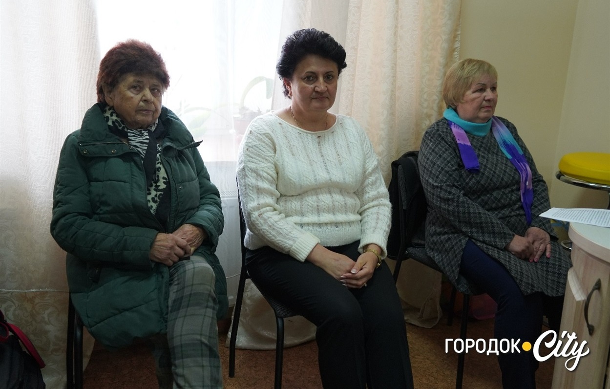 Францішка Чернецька разом із керуючою справами виконавчого комітету Городоцької міськради Ольгою Бистрицькою та головою ради ветеранів Оксаною Харкавлюк – незмінні учасниці зустрічей городоччан, чиї родини постраждали від політичних репресій.