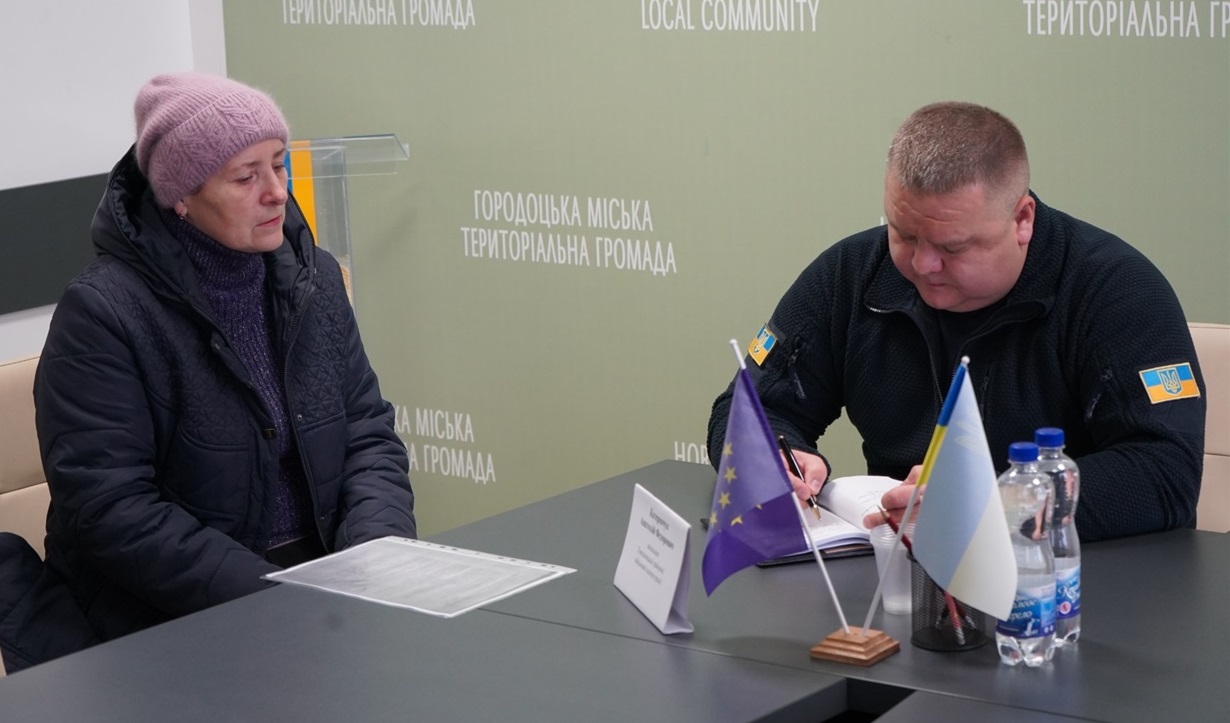 Антоніна Борита, мати пораненого військового на прийомі у голови РВА Анатолія Катеренчука