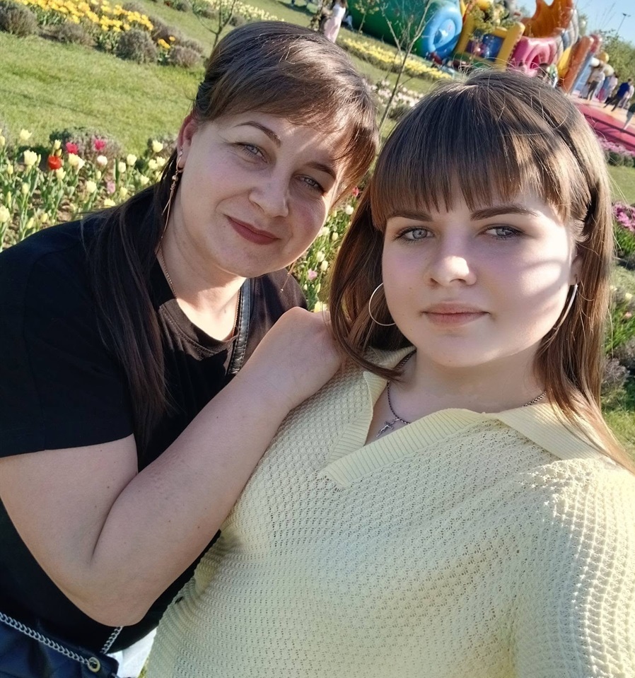 Олександра зі своєю вчителькою Оксаною Талалай