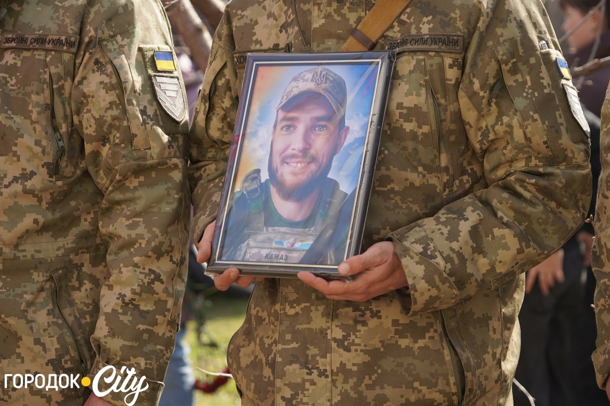 Похоронне фото Андрія Ратушняка