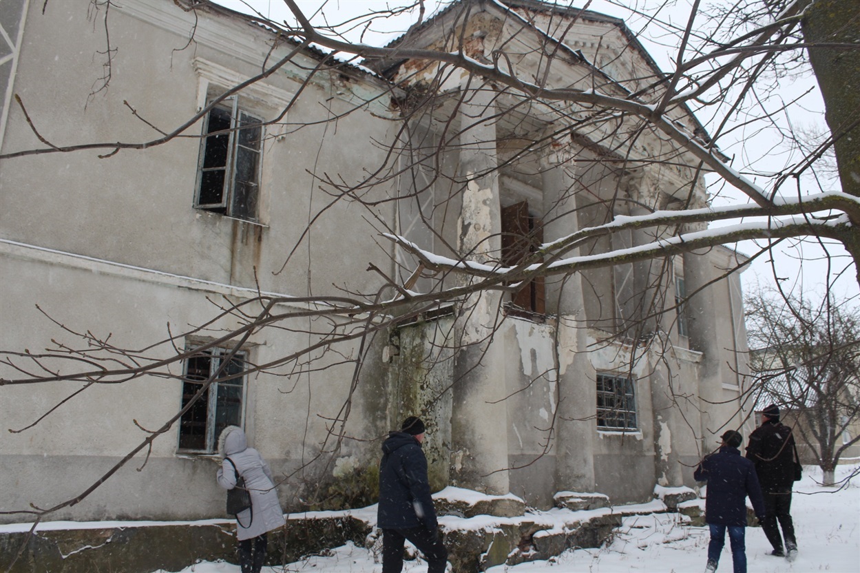 Колись палац був елементом парково-палацового комплексу.