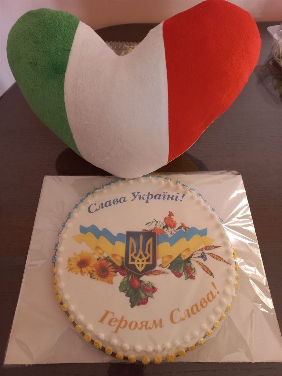 На знак подяки городоччани відправили італійським друзям посилку, яка саме зараз прямує до своїх адресатів. 