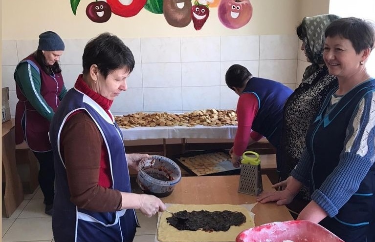 Окрім цього, вони разом з Оксаною Коріньовською займалися випічкою. 
