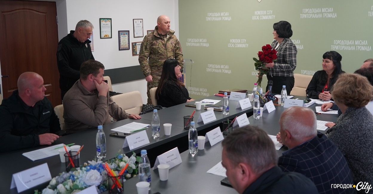 Вручення відзнаки Неонілі Андрійчук під час сесії міськради