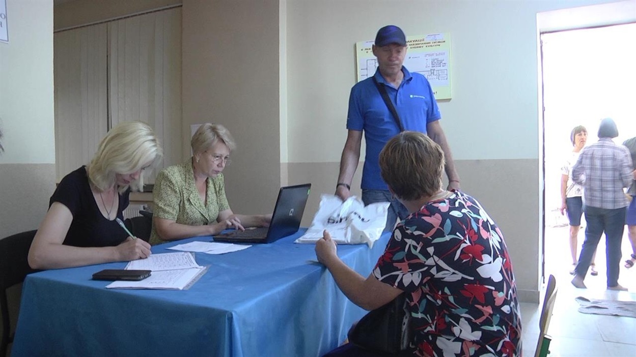 При отриманні продовольчої допомоги від ООН переселенцям з собою необхідно мати довідку ВПО та документ, що посвідчує особу. 