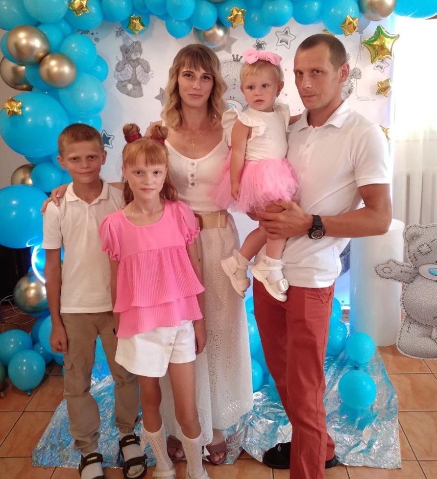 Сергій Повх із сімʼєю