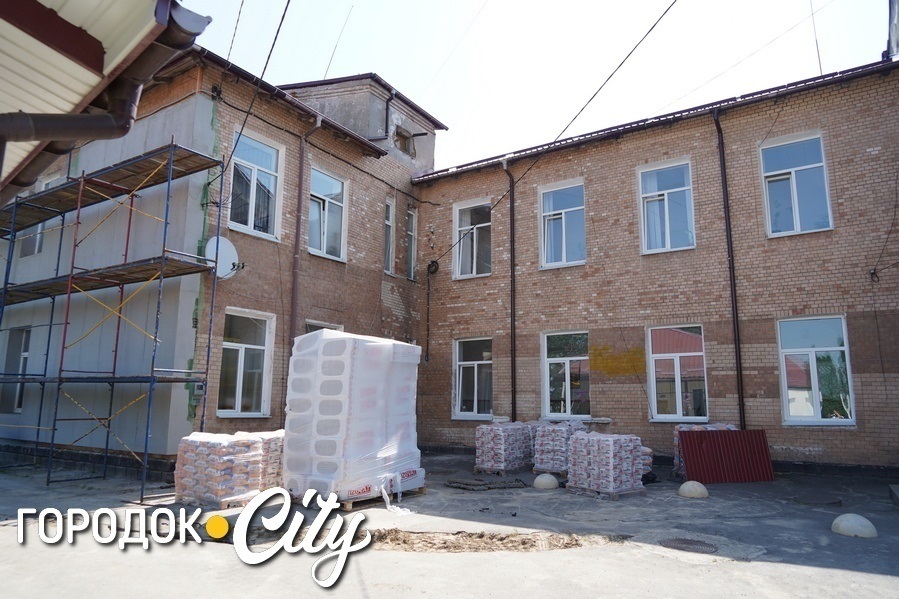 Утеплення фасаду одного із корпусів Городоцької лікарні