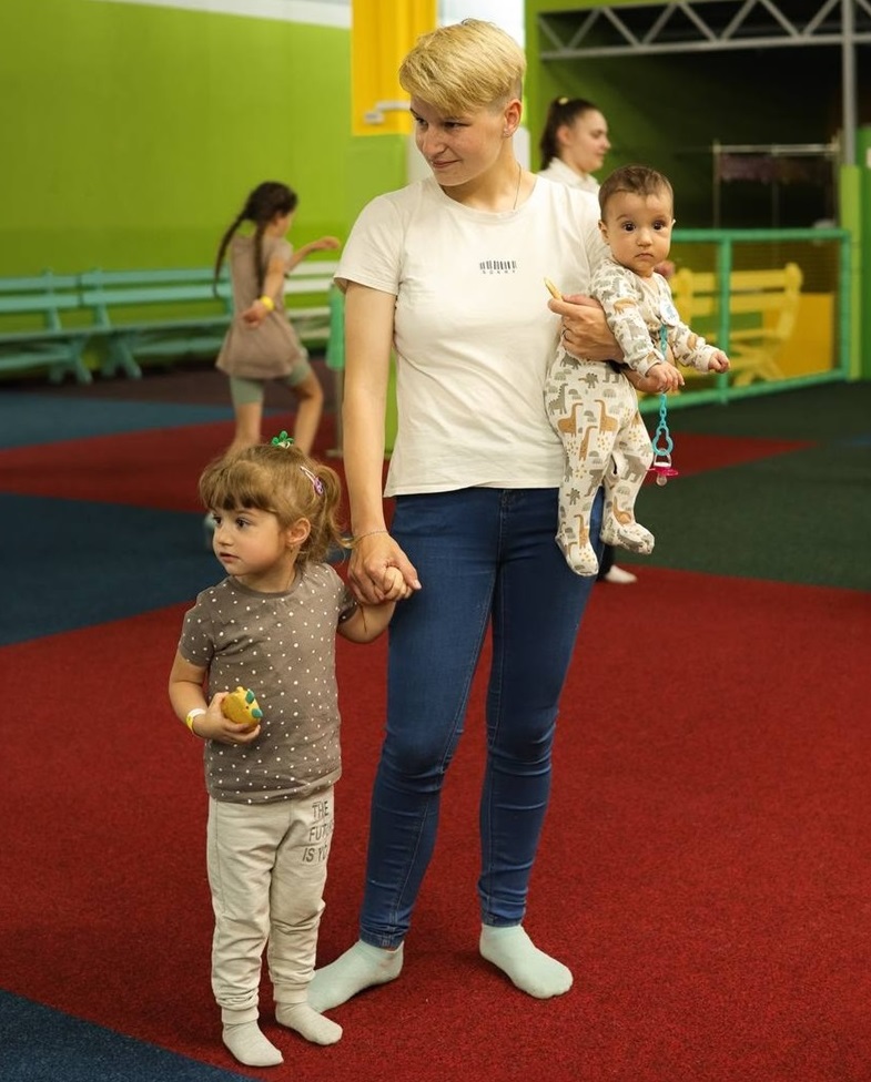 Тетяна Томілович із донечками
