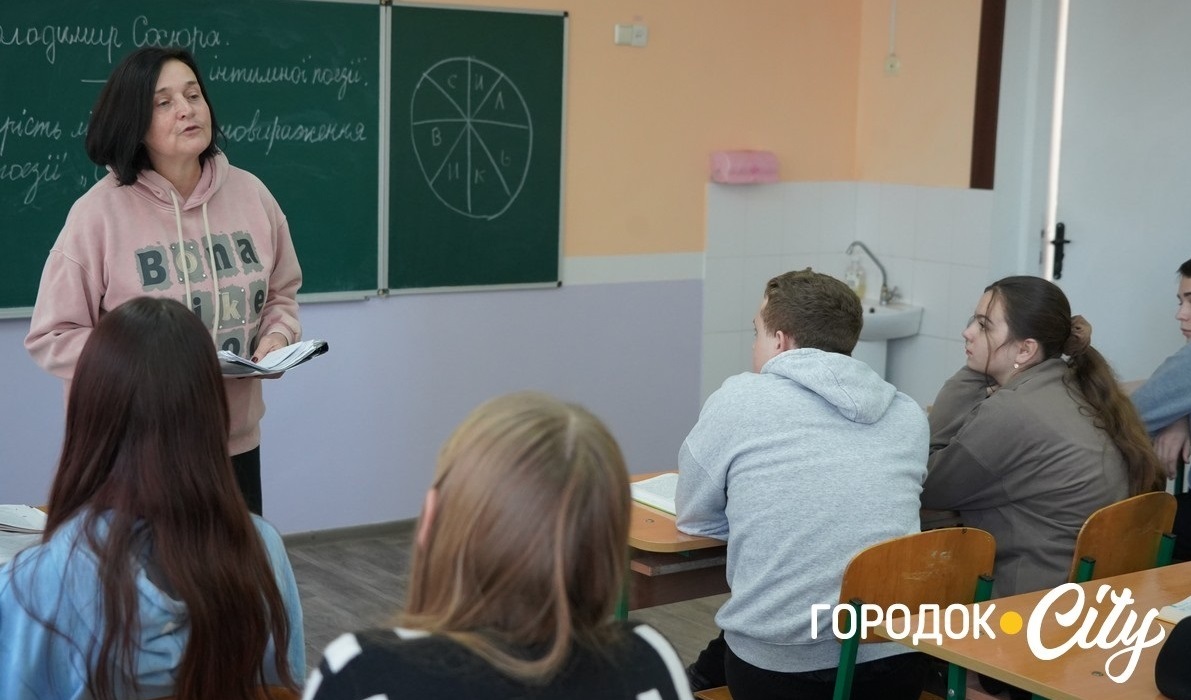 Лілія Головатюк викладає українську мову та літературу.