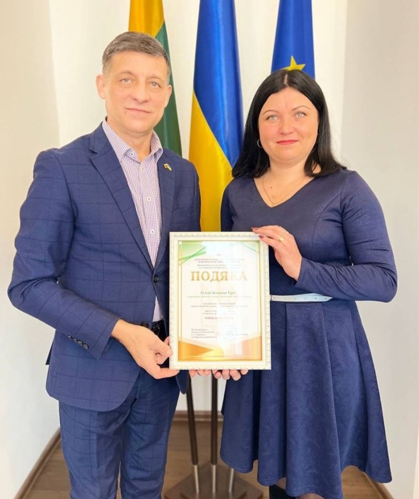 Подяку Почесному консулу вручила секретар міської ради Олена Гріх.
