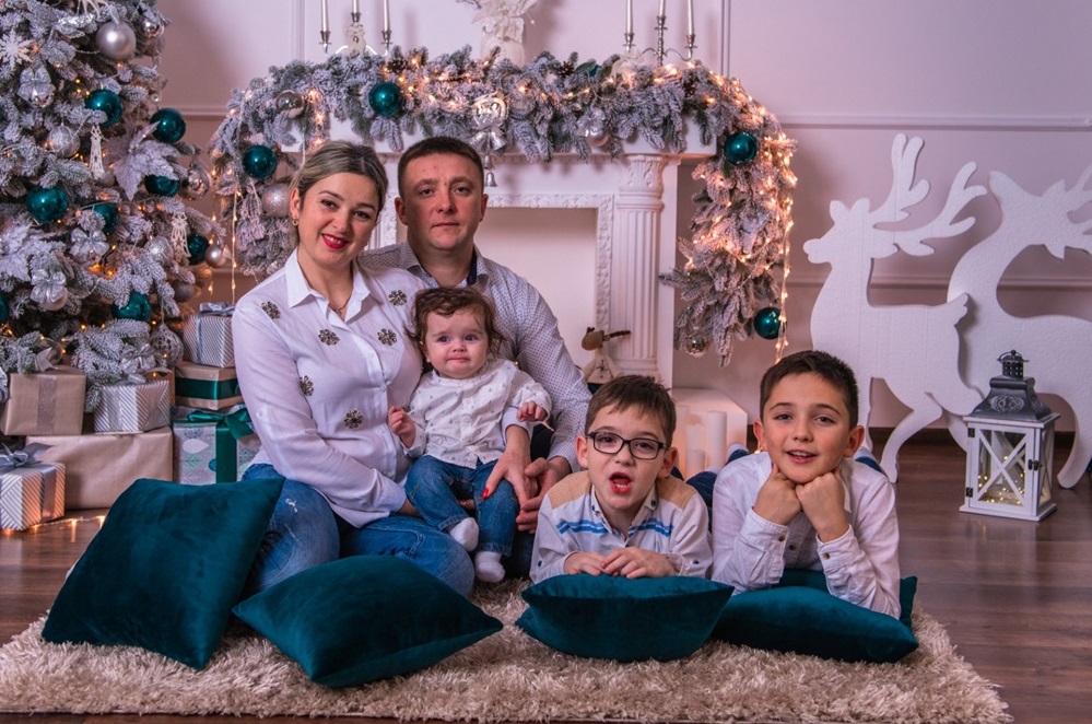 Тож традиційно в суботу ми прибираємо, а у неділю — відпочиваємо. Обов’язково йдемо до храму і спільно молимося.