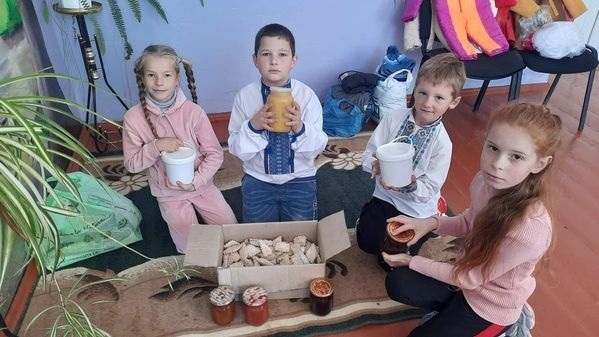 Школярі Городоцького ліцею на ярмарку.