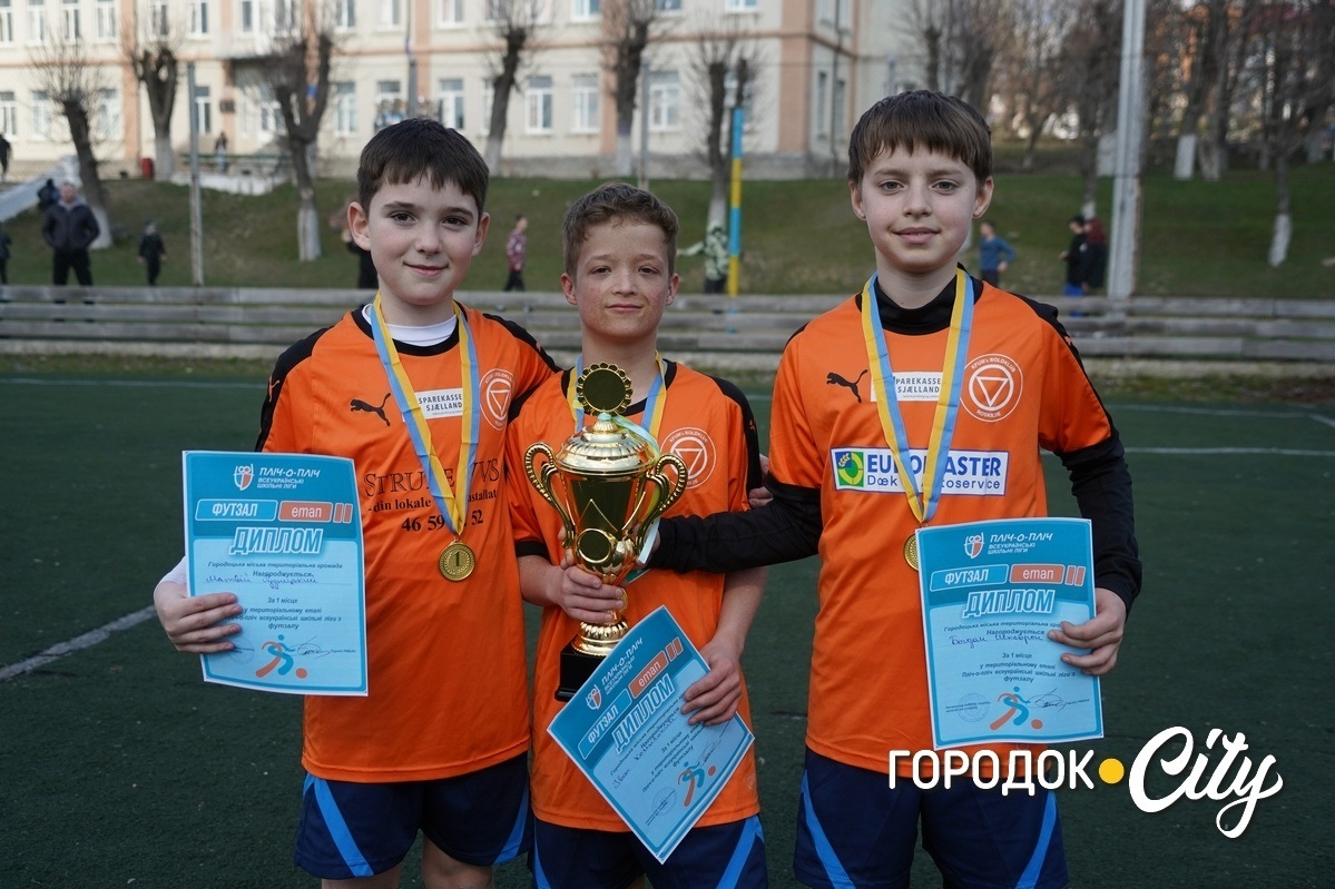 Іван Косінський, Матвій Рудніцький та Богдан Шкаврон — найактивніші гравці команди Городоцького ліцею №1. Більшість голів на їхньому рахунку.