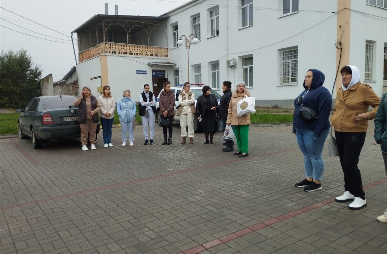 Сатанівчани зустрічають волонтера