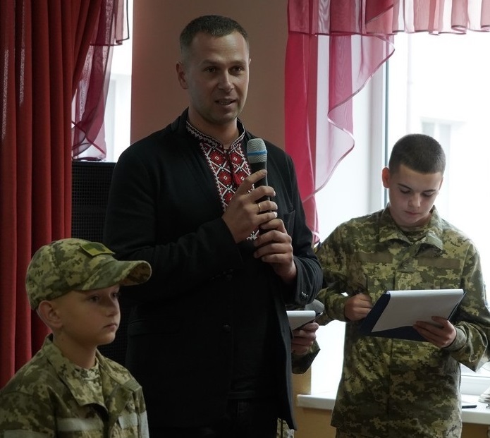 Дмитро Варшавський та учні Городоцького ліцею №4.