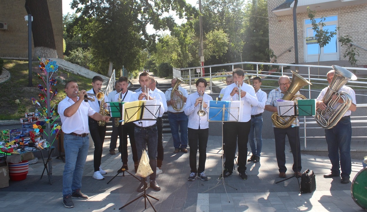 —  І хто б що не казав, а музика – вічна,  —  додав керівник духового оркестру Андрій Копицяк.— Вона завжди була піднесенням, та ми хочемо, щоб духова музика розвивалася у Городку.