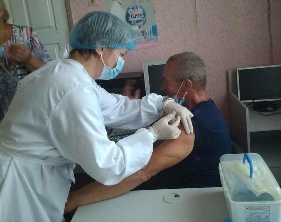 Вакцинуватися приходили мешканці села Скіпче та Сирватинці.