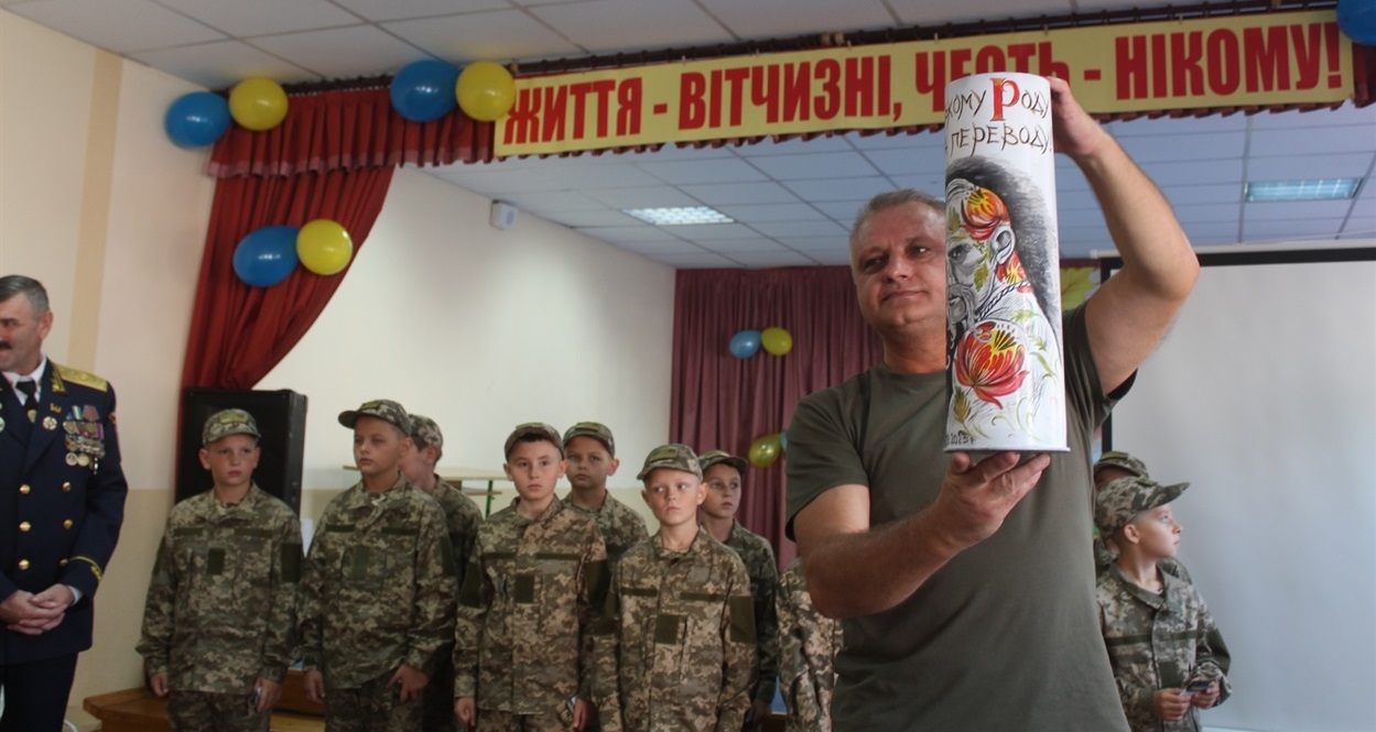 Гільза у подарунок від волонтерів