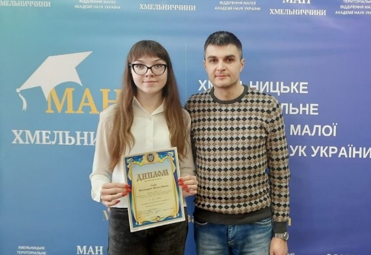 Науковий проєкт «Залежність температури кипіння води від тиску» Вікторія розробляла під керівництвом Андрія Мутики.