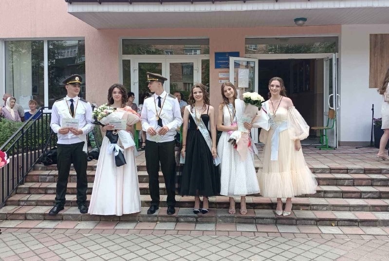 6 ліцеїстів отримали медалі.