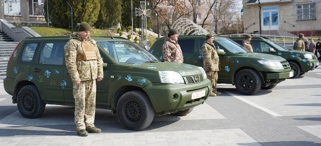 Загальна вартість автівок — 10 тисяч 600 євро. Ще близько тисячі євро благодійний фонд доклав на те, щоб їх відремонтувати.