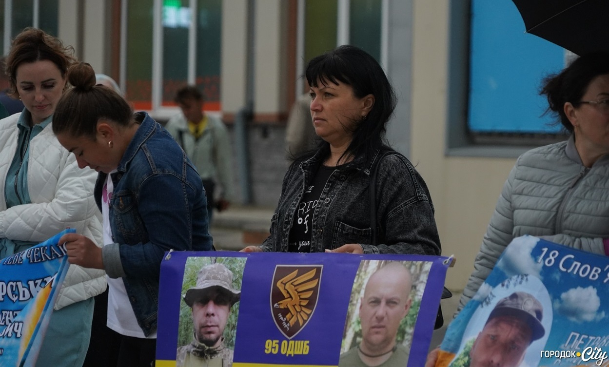 Олена Гріх на акції «Зниклі безвісти — не значить забуті».