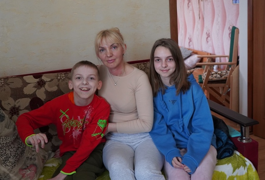 Оксана Пономар з дітьми.