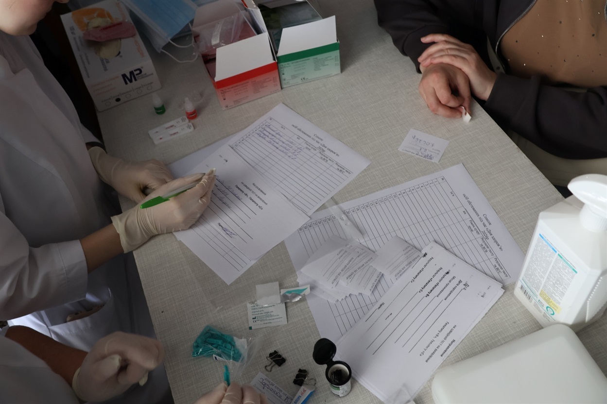Під час заходу охочі зможуть пройти безкоштовне тестування на вірусні гепатити В і С, а також інфекції, що передаються статевим шляхом. Крім цього, медики вимірюватимуть артеріальний тиск, рівень цукру в крові, визначатимуть вагу та зріст учасників.