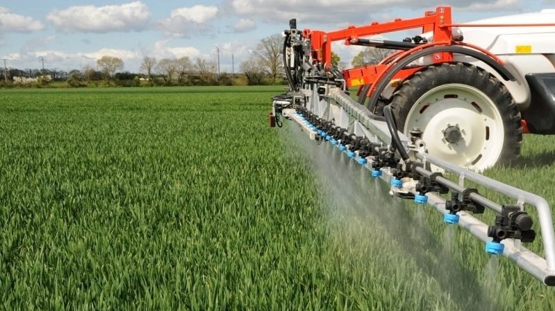 Отруєння бджіл найчастіше спостерігається у весняно – літній період при масових обробках сільськогосподарських посівів, зазвичай під час цвітіння ріпаку та соняшнику.  Найнебезпечнішими для бджіл являються комбіновані пестициди.