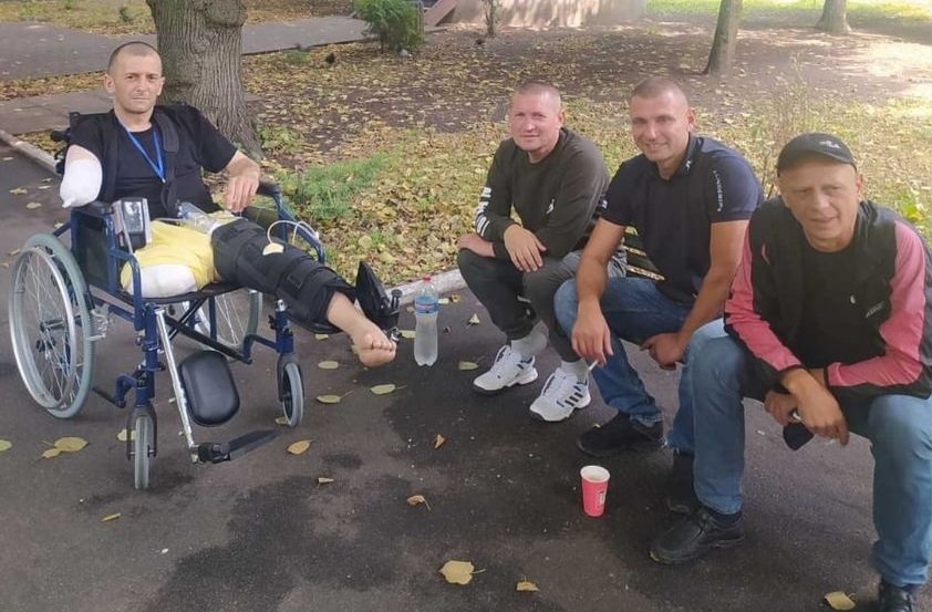 Друзі Арама уже декілька разів відвідували свого захисника у госпіталі.