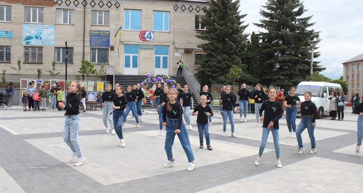 Зразковий ансамбль сучасного танцю «Колібрі»
