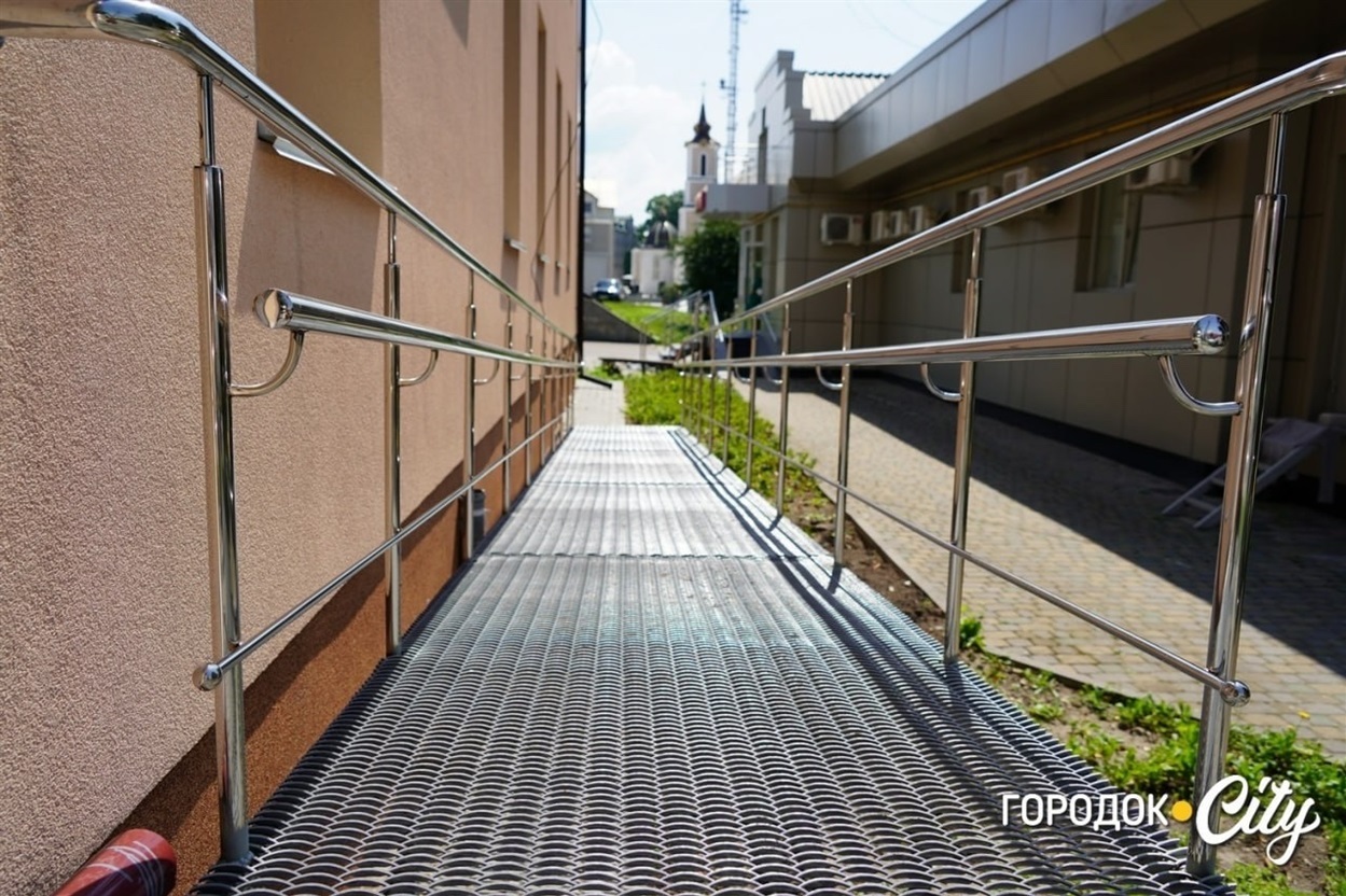 Пандус біля одного з приміщень Городоцької багатопрофільної лікарні