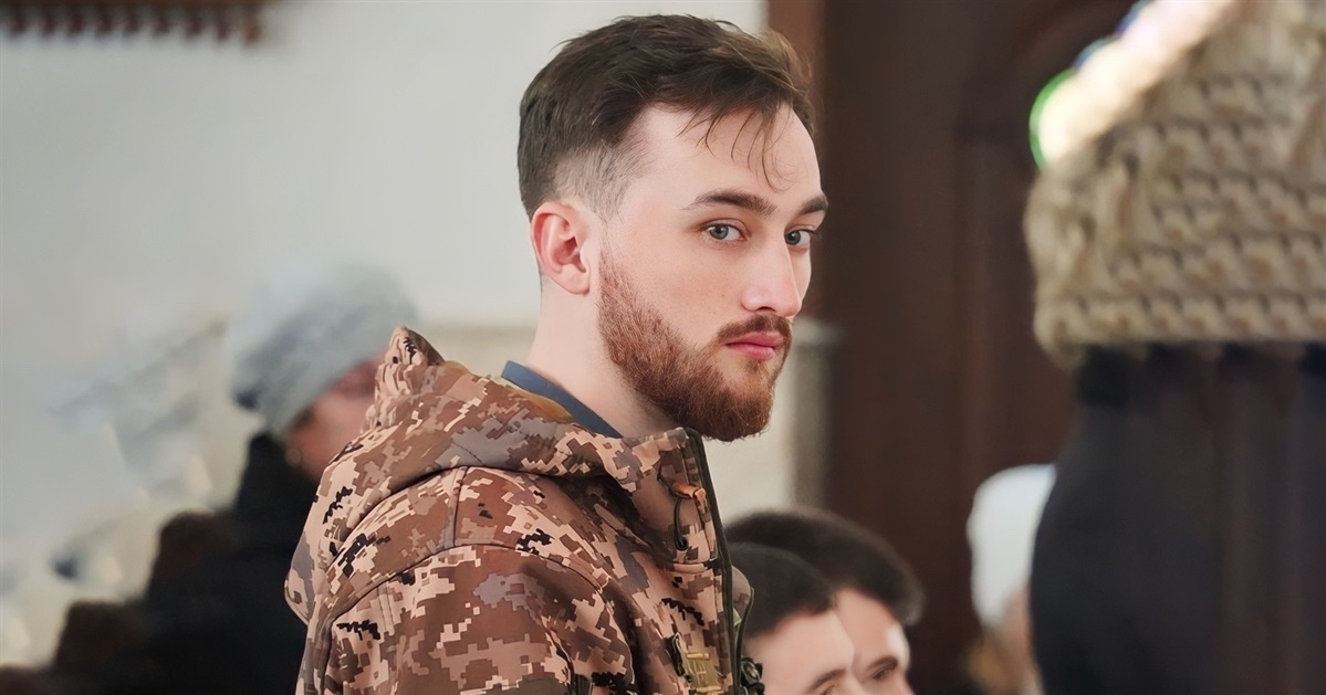 Валентин Ясінський на похороні брата