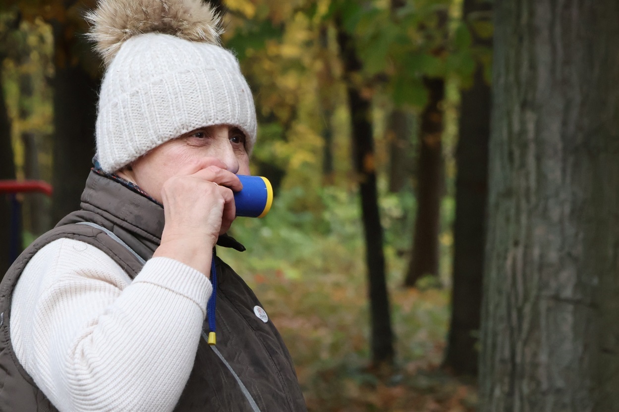 Таким свистком пані Олена скликає свою команду. Жінка завжди йде попереду і коли стартує каже: «Валимо».