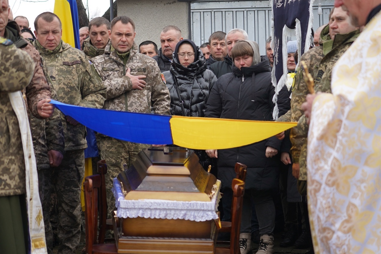 Молитва біля будинку Володимира Думного