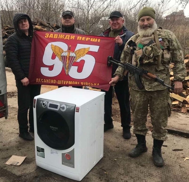 Представники БФ «Волонтери Городоччини» доставили вантаж на передову.