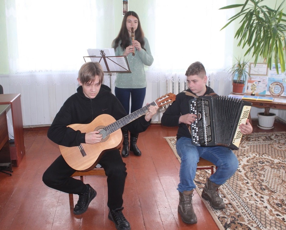 Під час участі у благодійних концертах Христина виступає не тільки сольно, але й у складі ансамбля.