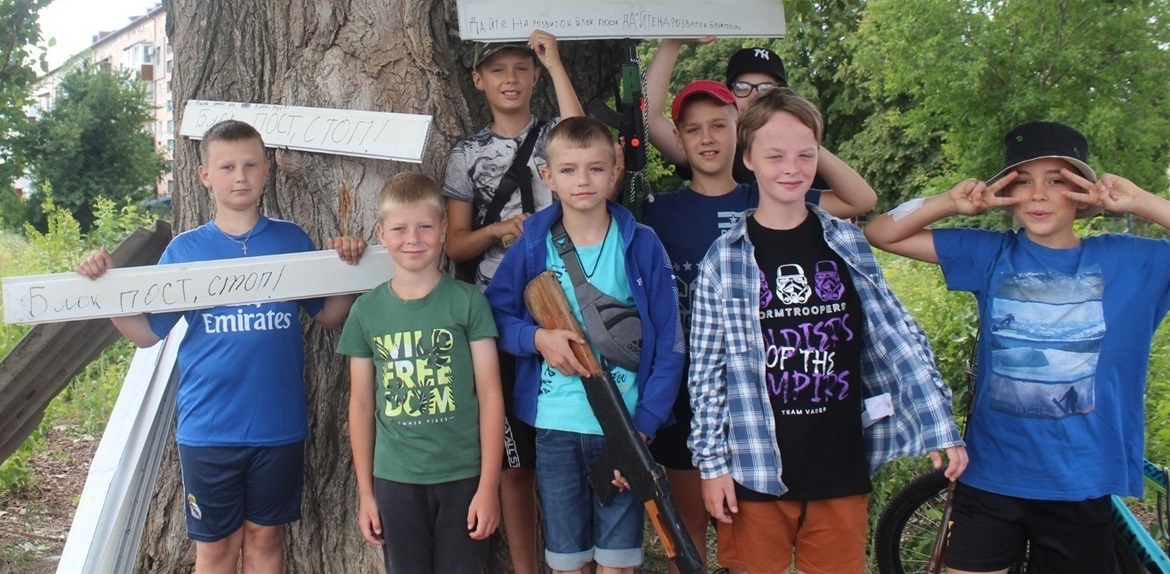 Перший дитячий блокпост в Городку.