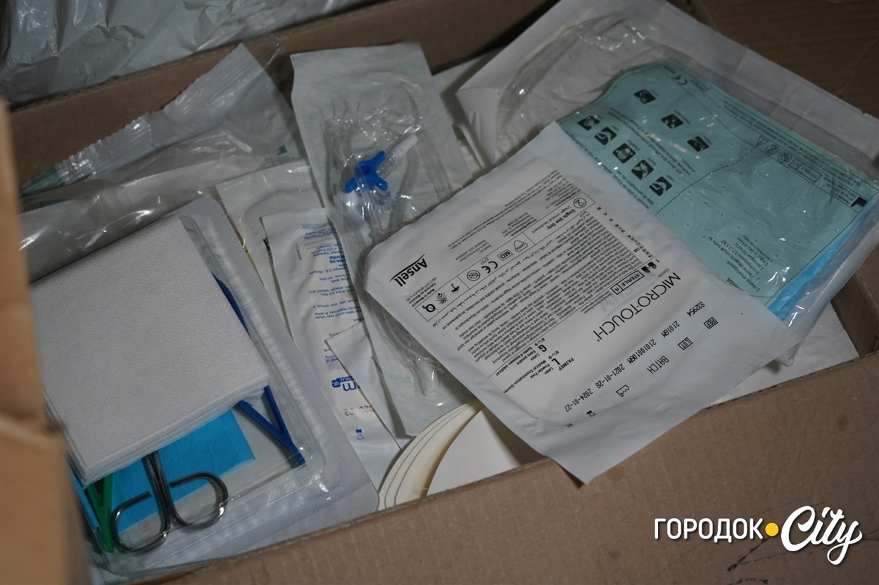 Через волонтерів городоччани передали для воїнів ліки та медичні засоби.