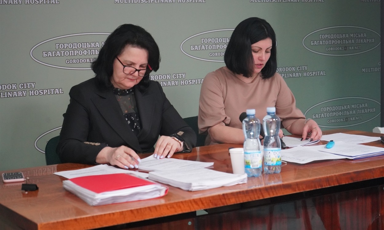 Міський голова Неоніла Андрійчук та секретар міськради Олена Гріх