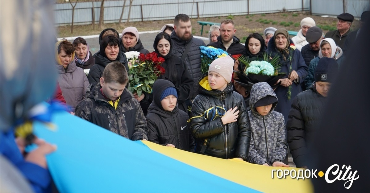 У день відкриття пам'ятної дошки Ігорю Волосу
