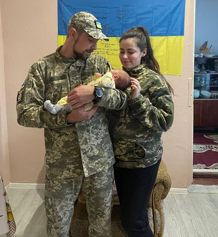 Олег та Лілія Стецюк із синочком