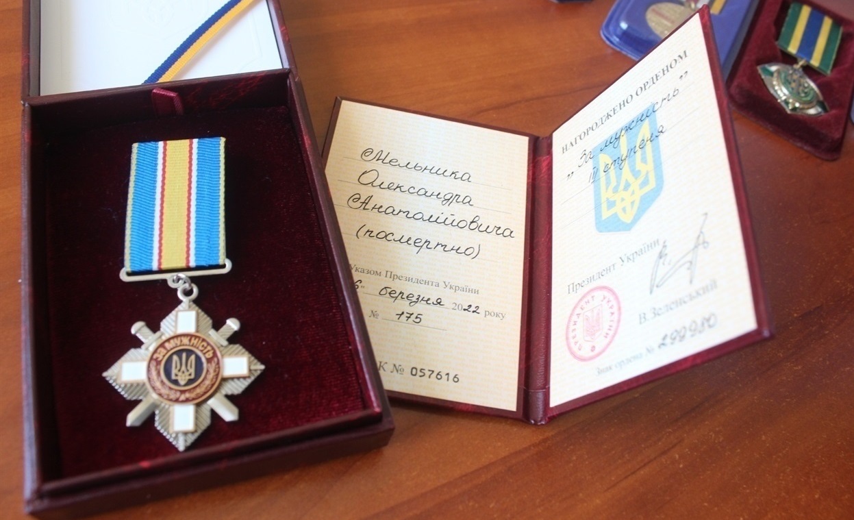Президент України просмертно нагородив Олександра Мельника орденом «За мужність» ІІІ ступеня.