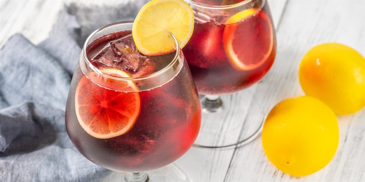 Зігріваючі напої взимку: рецепти глінтвейну, гарячого шоколаду, сангрії та слему