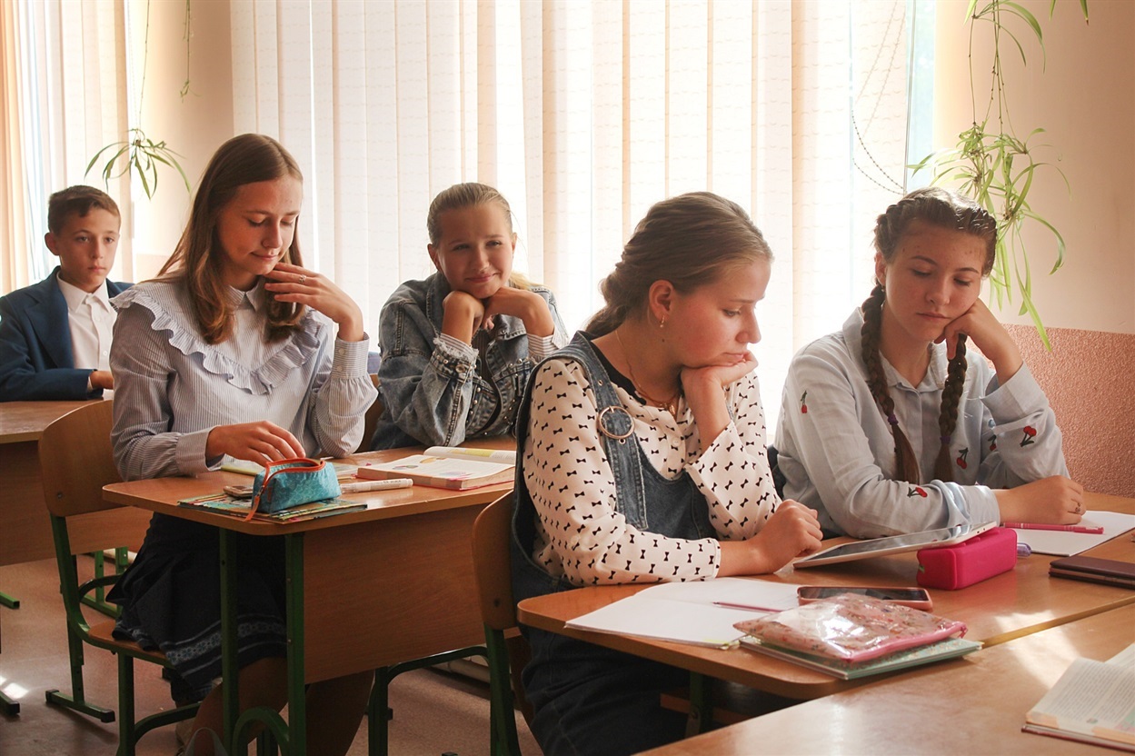 Дев’ятий клас цього року закінчують 337 учнів, і більшість із них продовжать навчання у старшій школі.